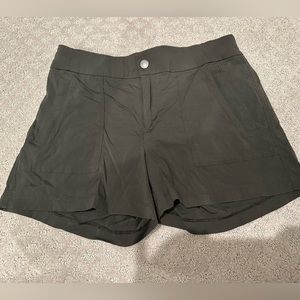 EUC Athleta womens shorts size 6